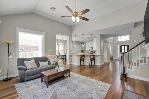 $499,900 | 42 East Knightsbridge Drive, The Woodlands, TX 77385