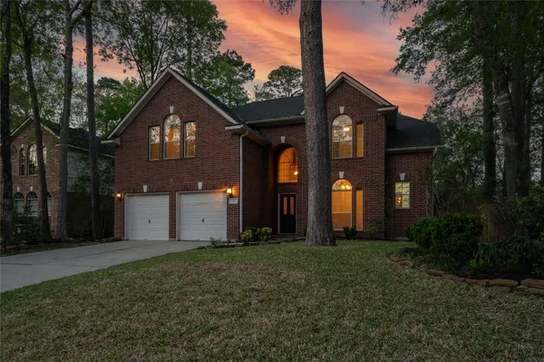 $499,900 | 42 East Knightsbridge Drive, The Woodlands, TX 77385
