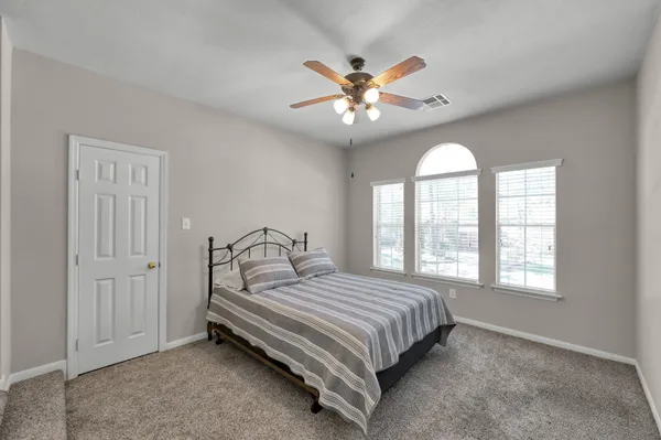 $499,900 | 42 East Knightsbridge Drive, The Woodlands, TX 77385