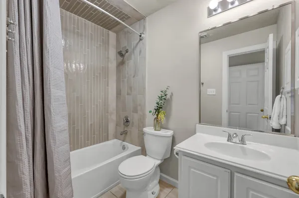 $499,900 | 42 East Knightsbridge Drive, The Woodlands, TX 77385