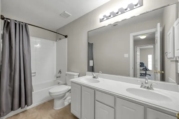 $499,900 | 42 East Knightsbridge Drive, The Woodlands, TX 77385