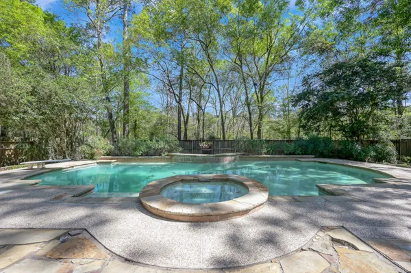 $499,900 | 42 East Knightsbridge Drive, The Woodlands, TX 77385