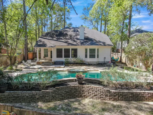 $499,900 | 42 East Knightsbridge Drive, The Woodlands, TX 77385