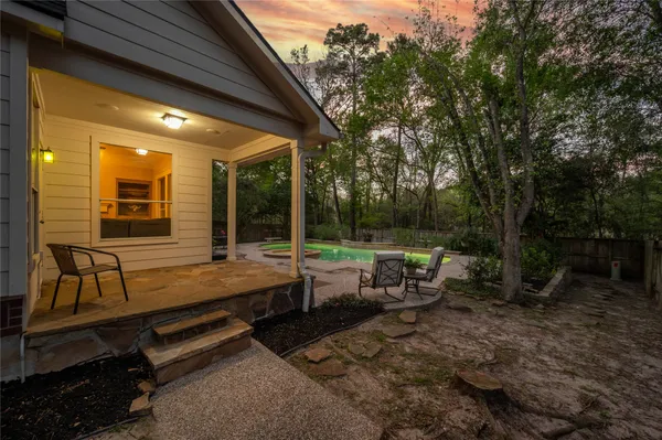 $499,900 | 42 East Knightsbridge Drive, The Woodlands, TX 77385