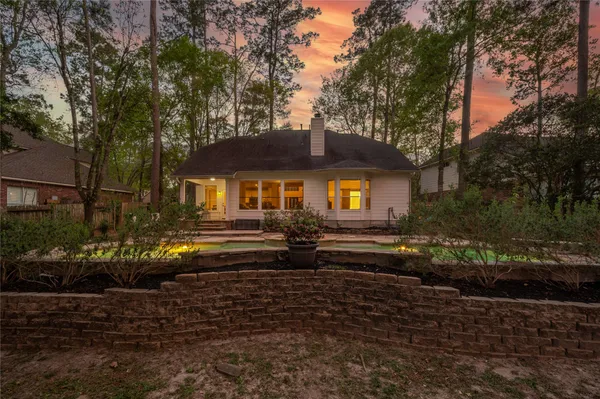 $499,900 | 42 East Knightsbridge Drive, The Woodlands, TX 77385