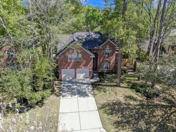 $499,900 | 42 East Knightsbridge Drive, The Woodlands, TX 77385