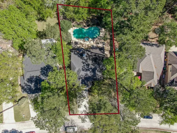 $499,900 | 42 East Knightsbridge Drive, The Woodlands, TX 77385