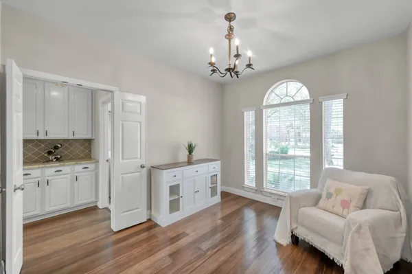 $499,900 | 42 East Knightsbridge Drive, The Woodlands, TX 77385