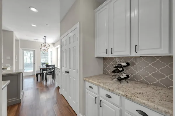 $499,900 | 42 East Knightsbridge Drive, The Woodlands, TX 77385