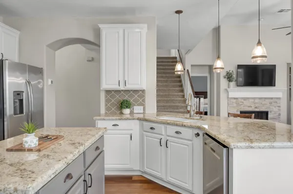 $499,900 | 42 East Knightsbridge Drive, The Woodlands, TX 77385