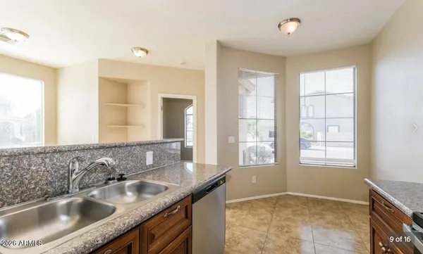 $1,810 | 6537 South 15th Drive, Phoenix, AZ 85041