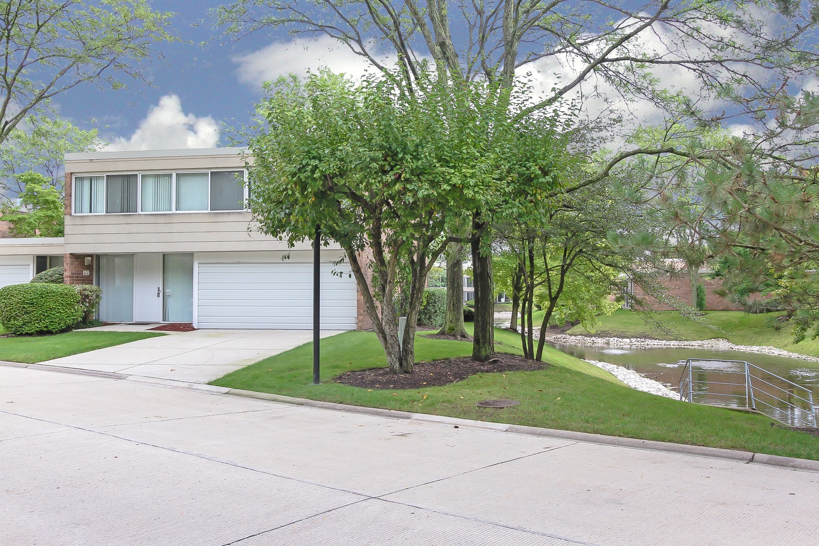 155 Avon Road Northbrook, IL 60062 - Photo 1 of 28