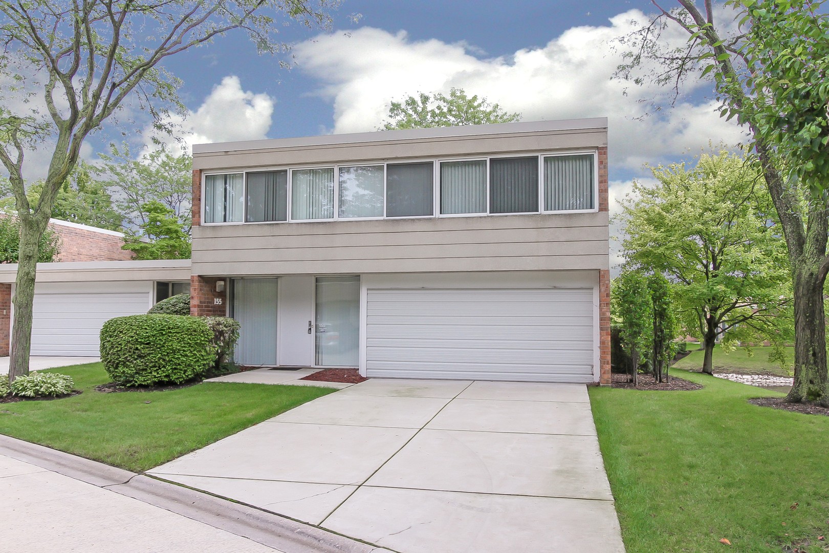 155 Avon Road Northbrook, IL 60062 - Photo 2 of 28