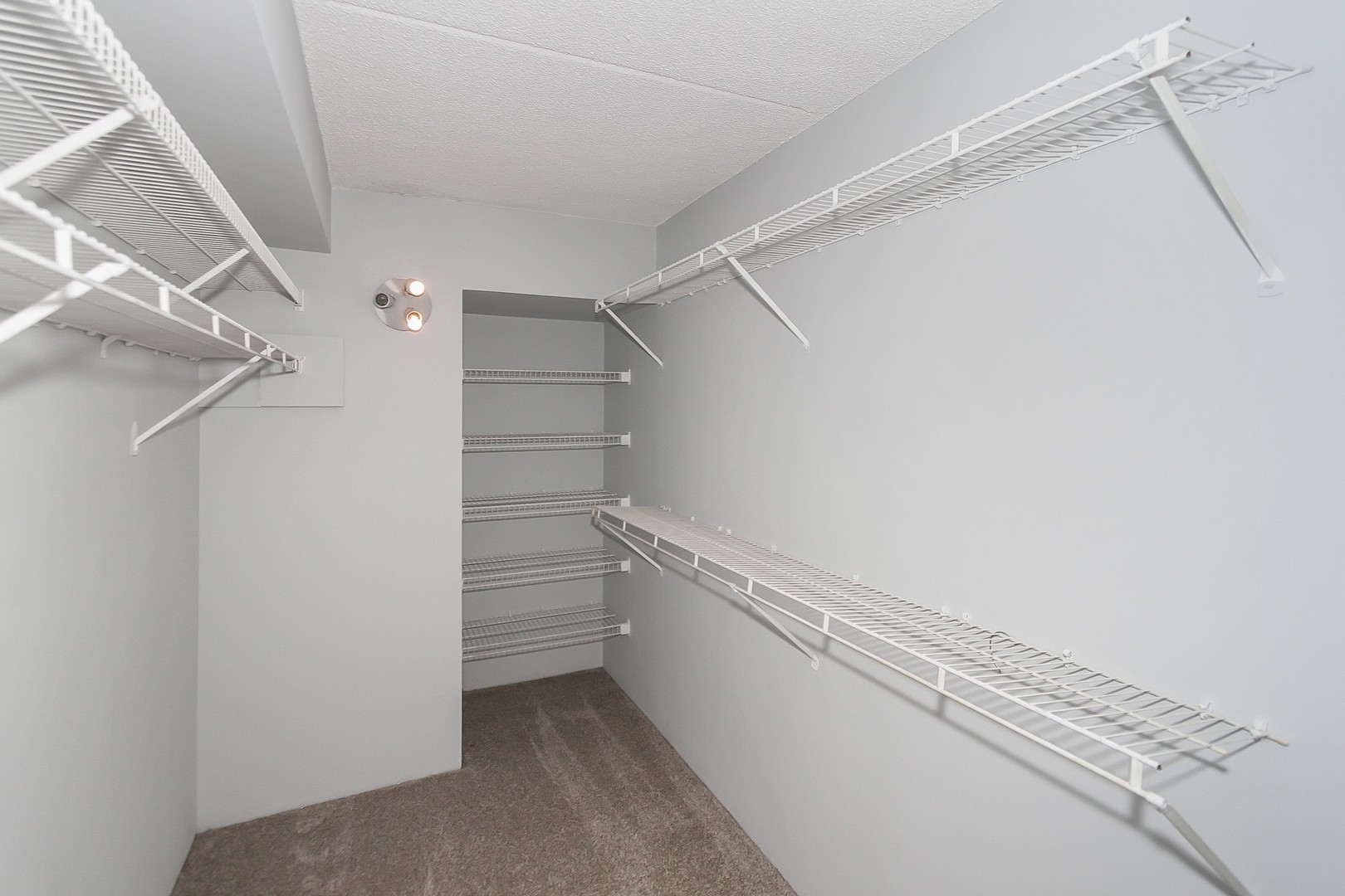 155 Avon Road Northbrook, IL 60062 - Photo 17 of 28