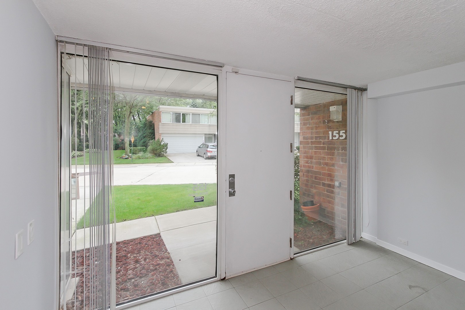 155 Avon Road Northbrook, IL 60062 - Photo 4 of 28