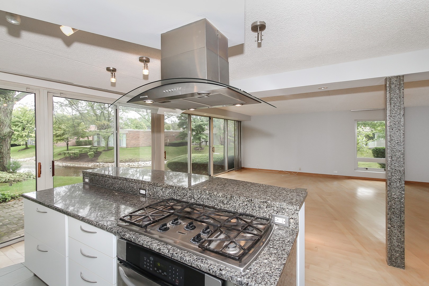 155 Avon Road Northbrook, IL 60062 - Photo 8 of 28
