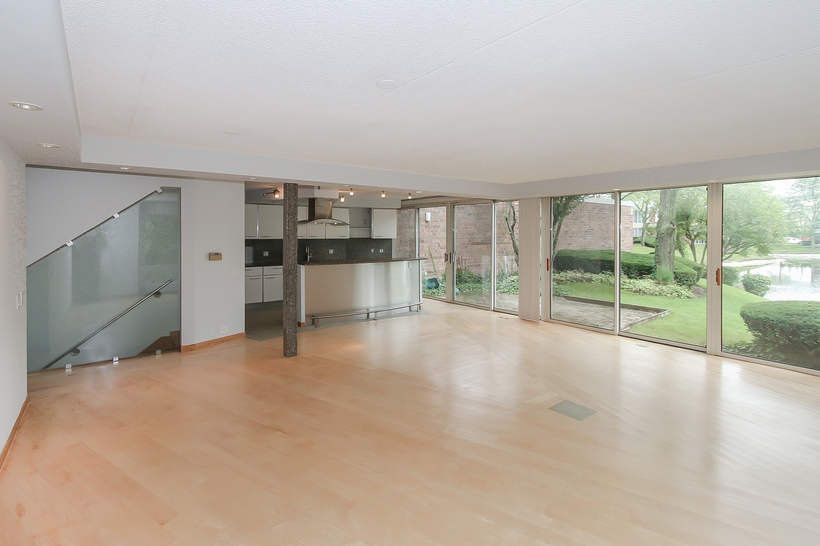 155 Avon Road Northbrook, IL 60062 - Photo 9 of 28