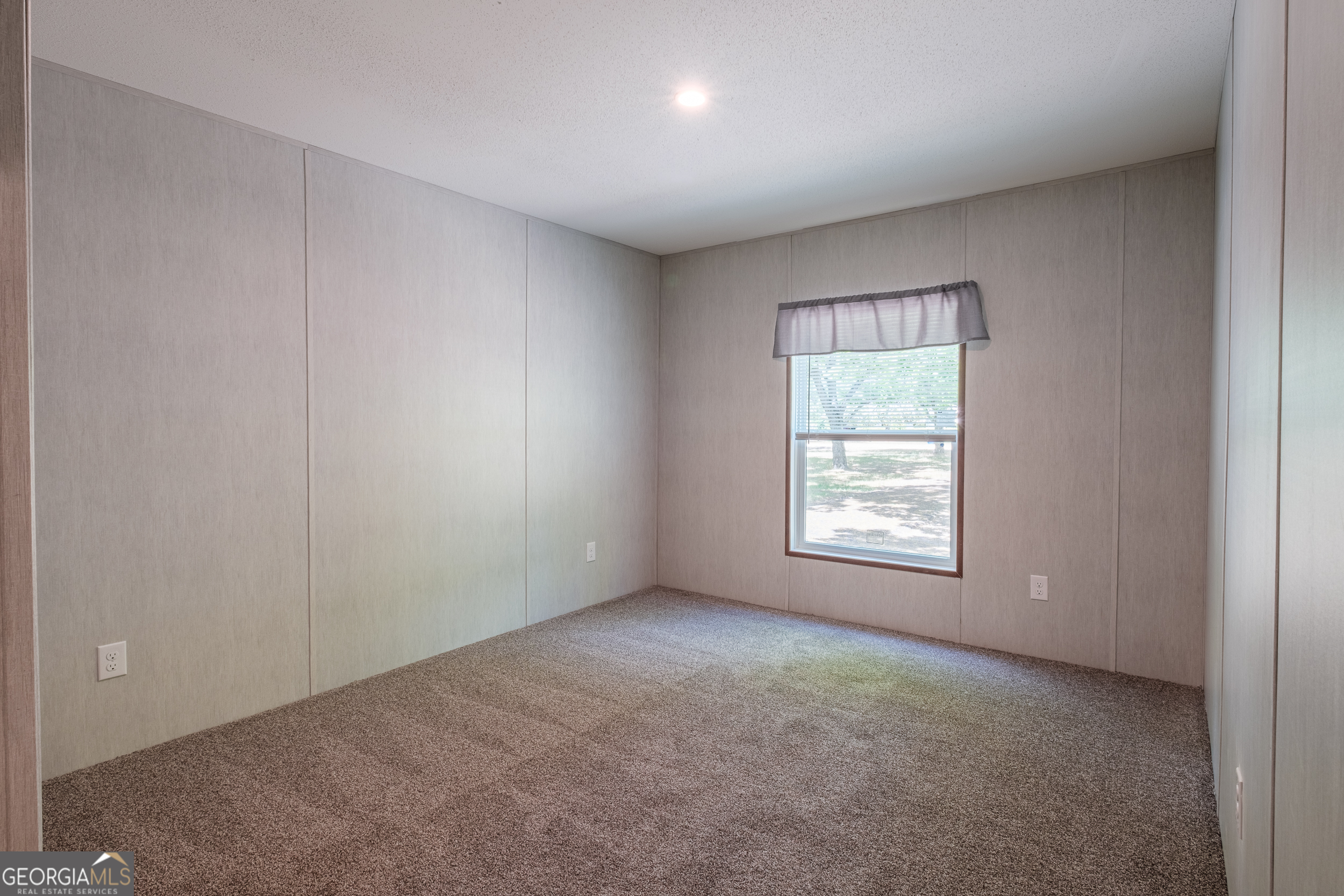 2959 Lake Lannell Road Odum, GA 31555 - Photo 24 of 30 an empty room with a window