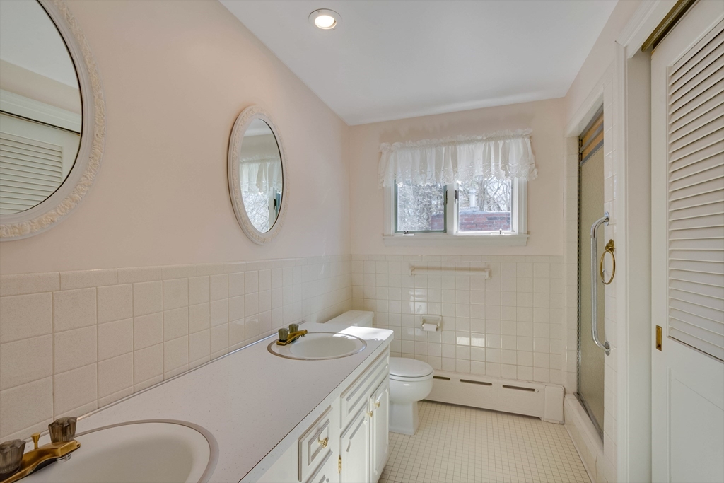 35 Hollywood Road Winchester, MA 01890 - Photo 15 of 40