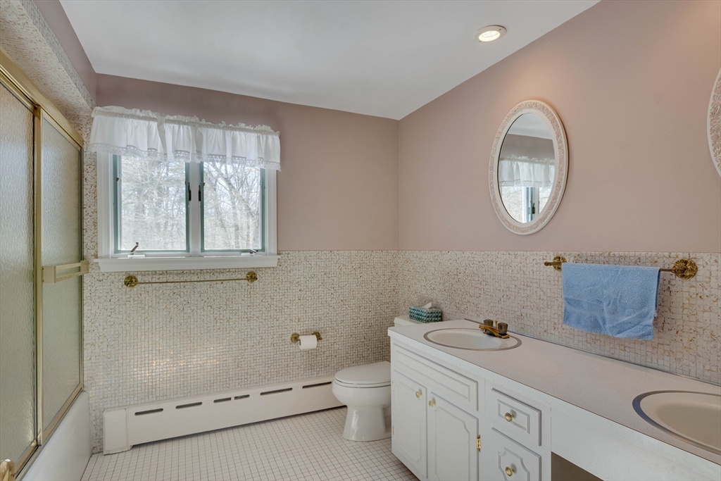 35 Hollywood Road Winchester, MA 01890 - Photo 17 of 40