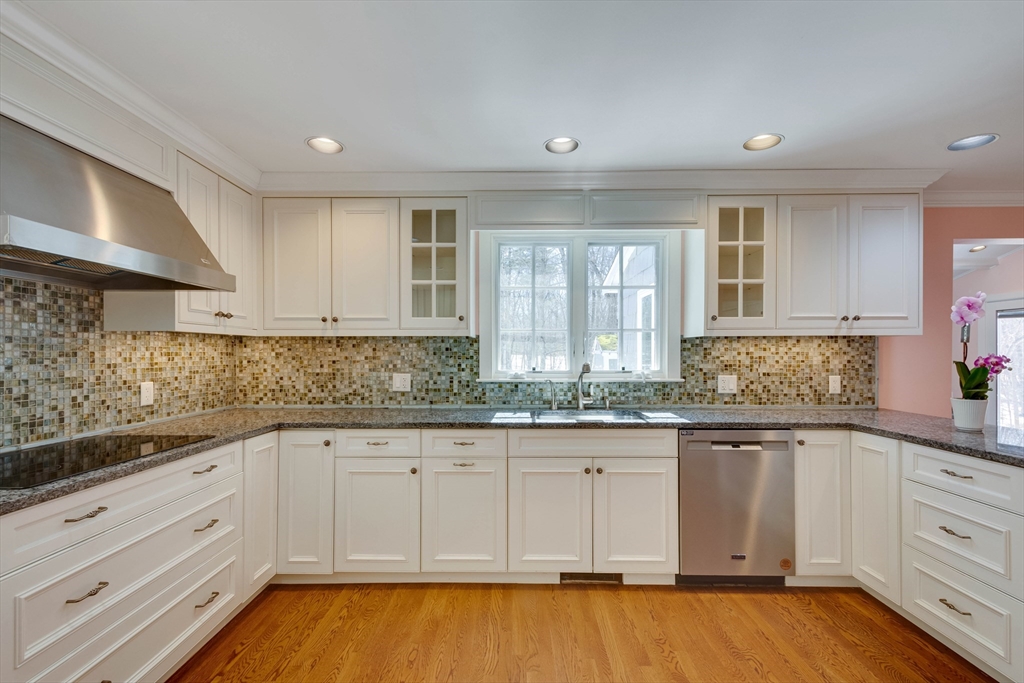 35 Hollywood Road Winchester, MA 01890 - Photo 7 of 40