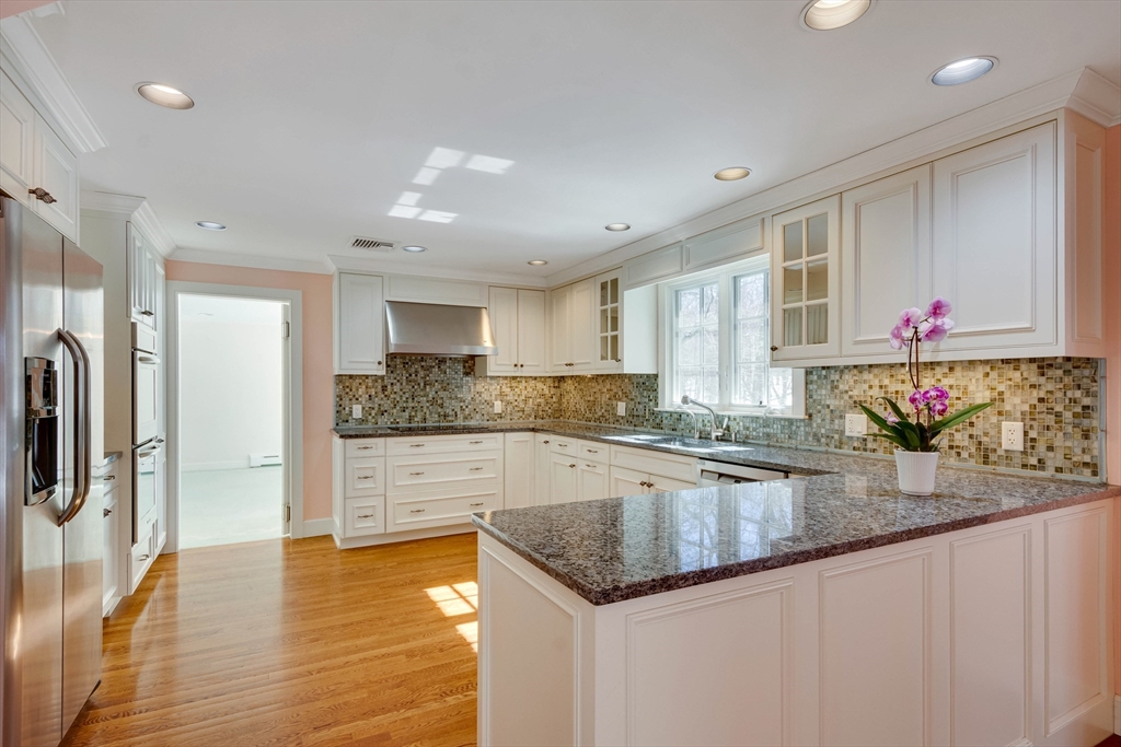 35 Hollywood Road Winchester, MA 01890 - Photo 9 of 40