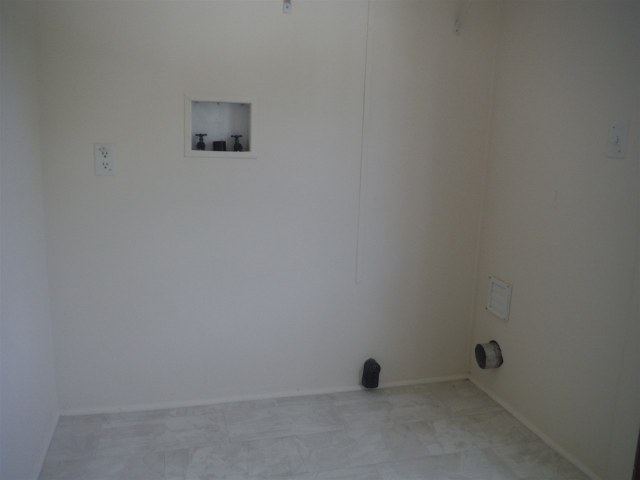 33015 Gilley Road Lillian, AL 36549 - Photo 32 of 44 Laundry Room