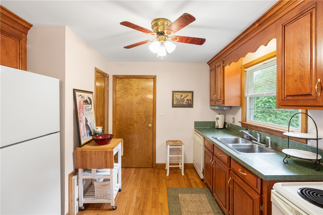 4 Baker Street Warwick, RI 02886 - Photo 4 of 20