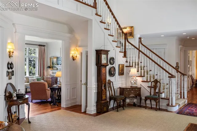 a view of entryway with livingroom and furniture