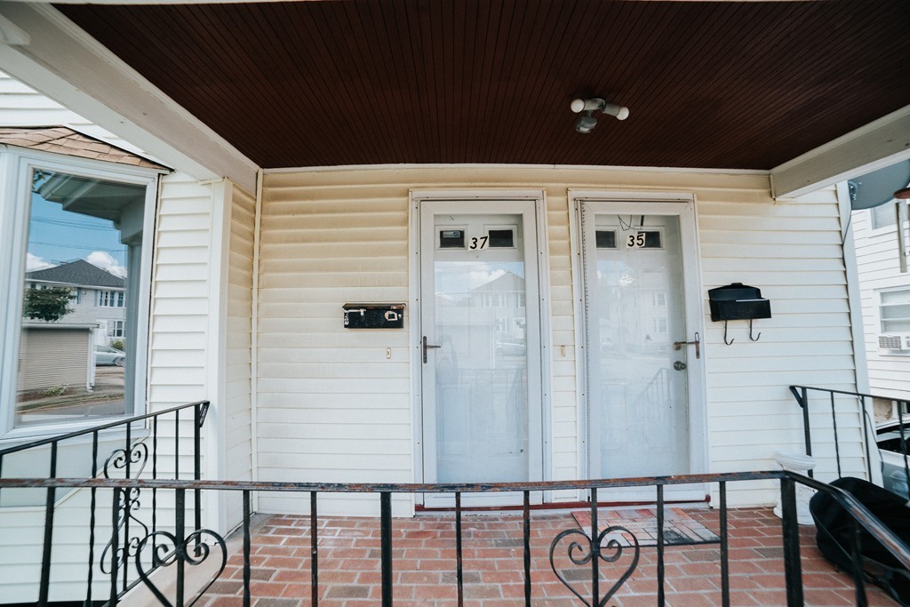 35 Sharon Road Quincy, MA 02171 - Photo 3 of 16 Gallery Image 3