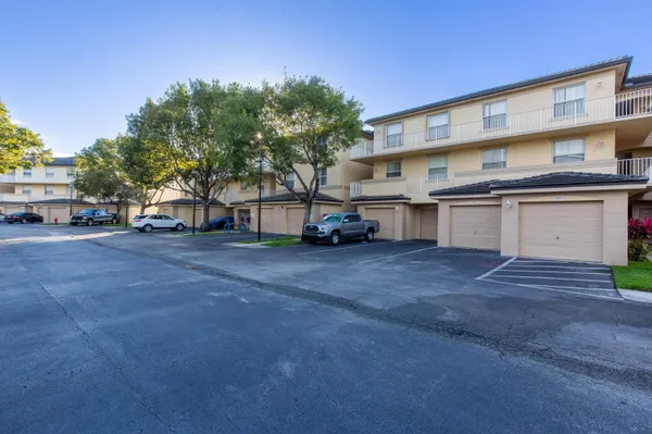 $339,000 | 2100 Greenview Shores Boulevard, Unit 505, Wellington, FL 33414