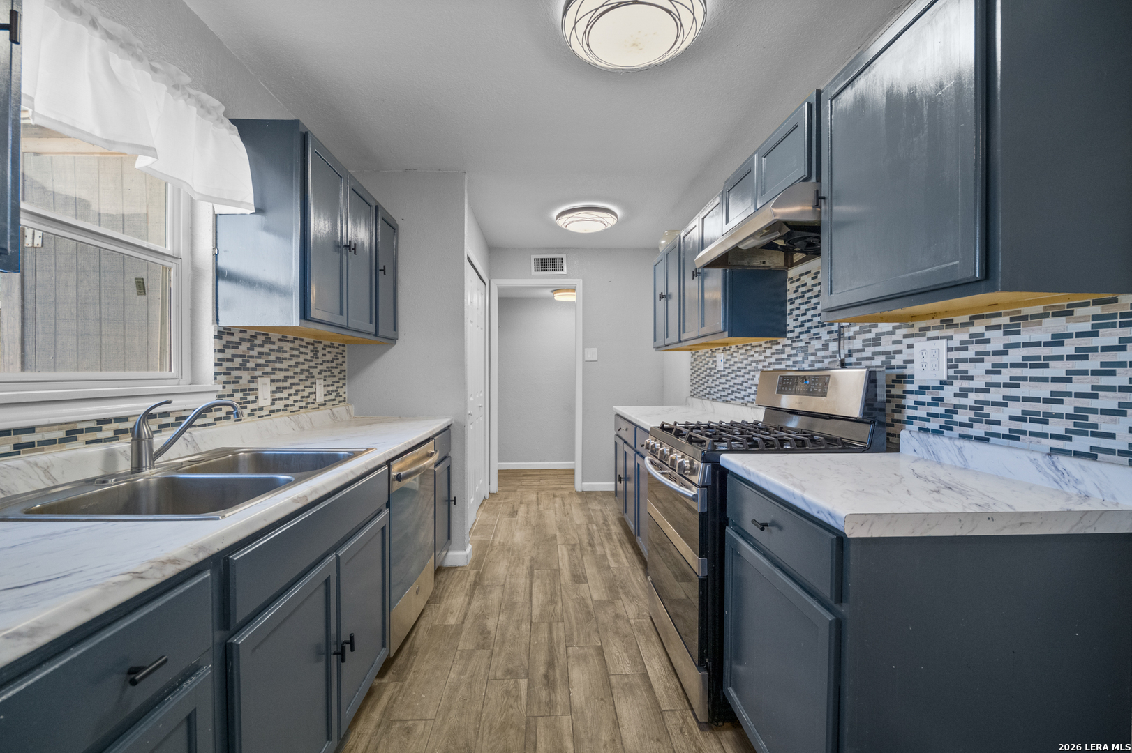 339 Creath Place San Antonio, TX 78221 - Photo 10 of 26