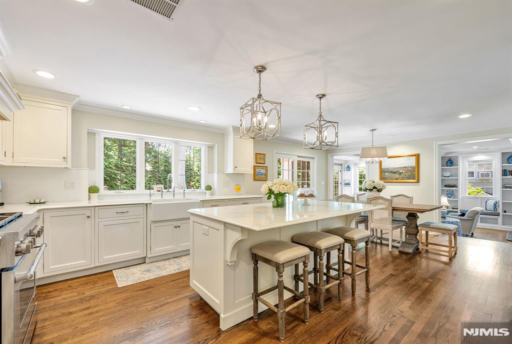 101 Ardmore Road Ho-Ho-Kus, NJ 07423 - Photo 3 of 35