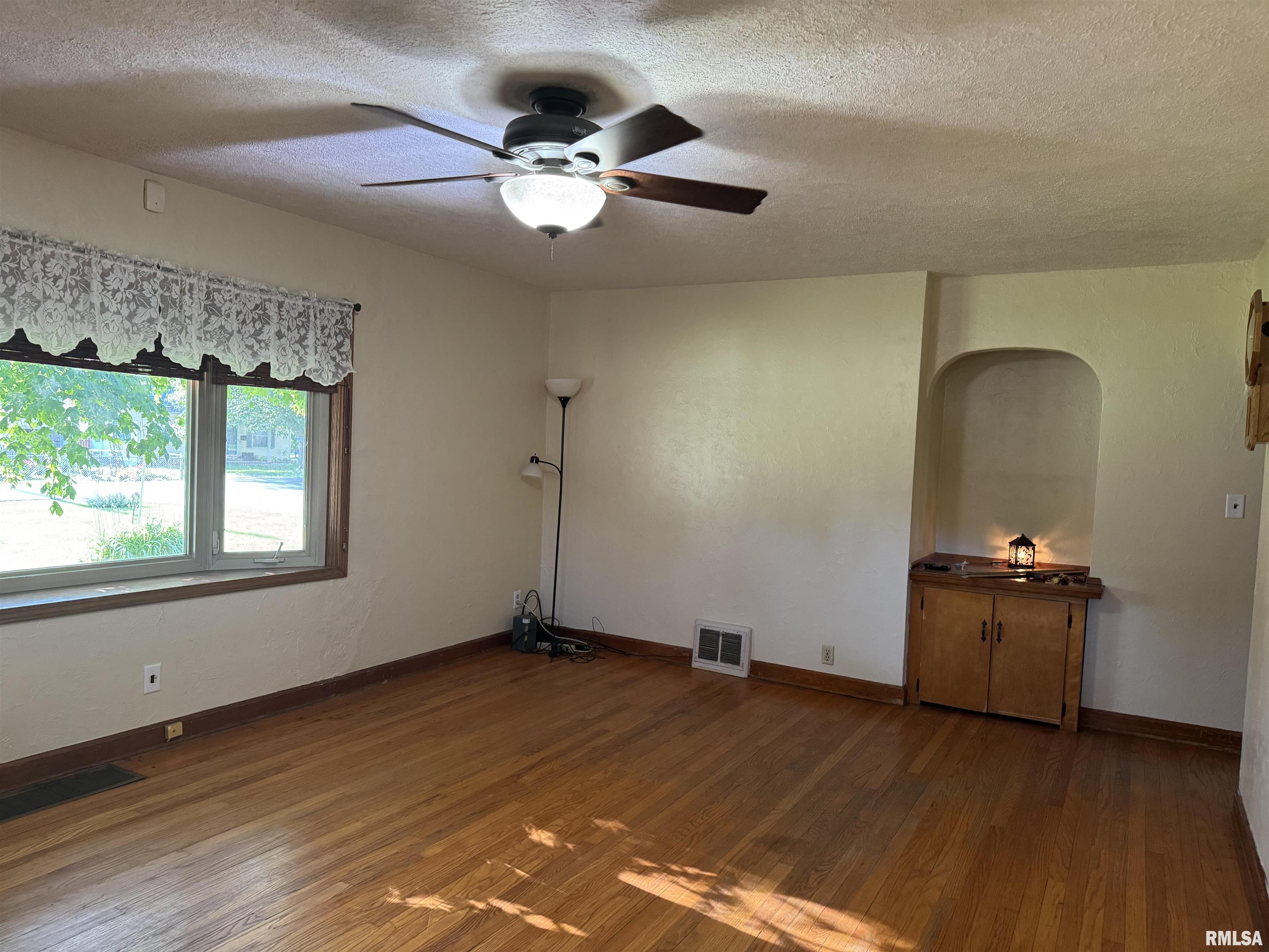 583 West Fort Street Farmington, IL 61531 - Photo 9 of 19