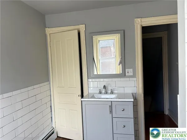 $2,300 | 948 West Maple Street, Allentown, PA 18101