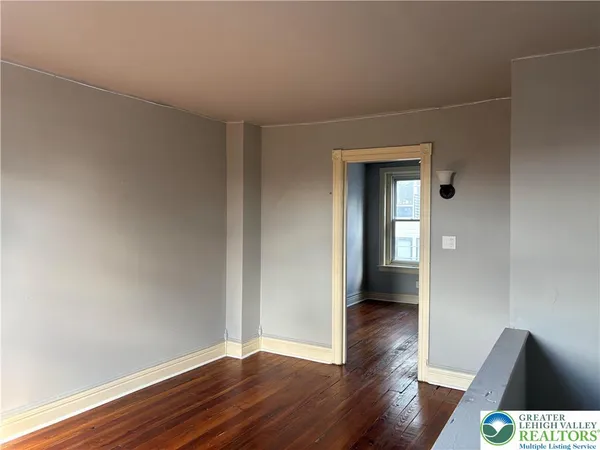 $2,100 | 948 West Maple Street, Allentown, PA 18101