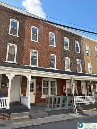 $2,100 | 948 West Maple Street, Allentown, PA 18101