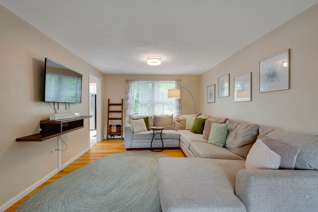43 Joseph Road Framingham, MA 01701 - Photo 4 of 31