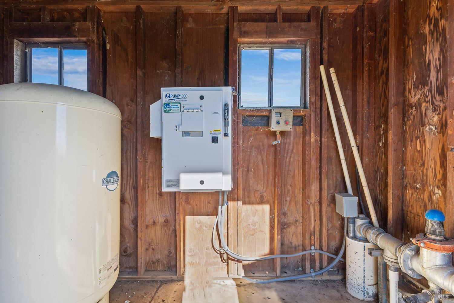 636 Dry Creek Road Healdsburg, CA 95448 - Photo 15 of 18 a utility room with dryer and washer