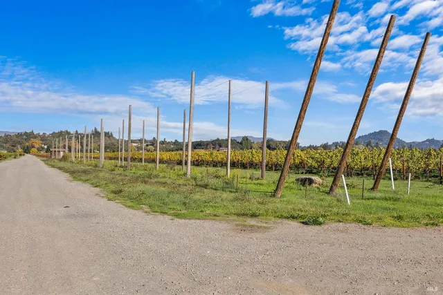 $3,499,000 | 636 Dry Creek Road, Healdsburg, CA 95448