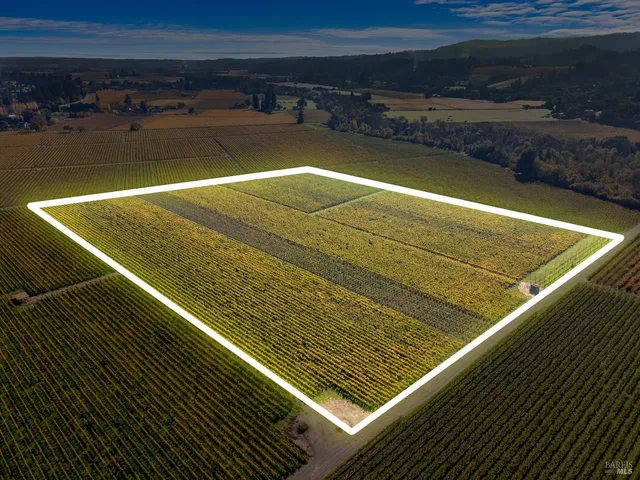 a view of an outdoor space