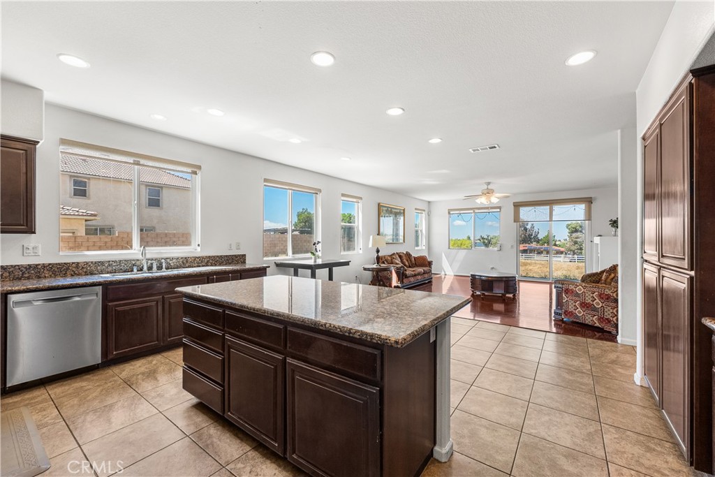 658 East Lago Lindo Road Palmdale, CA 93550 - Photo 35 of 73