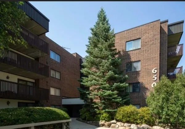 $160,000 | 650 Whitney Court, Unit 105, Gurnee, IL 60031