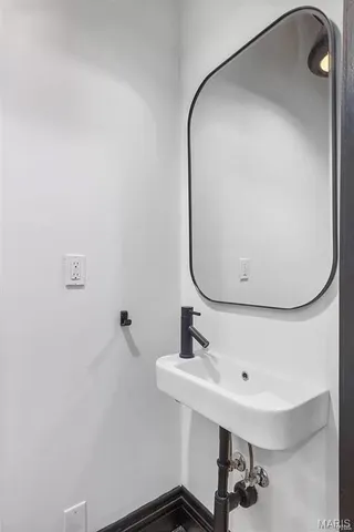 $750,000 | 7118 Pershing Avenue, University City, MO 63130