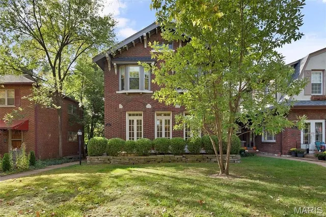 $750,000 | 7118 Pershing Avenue, University City, MO 63130