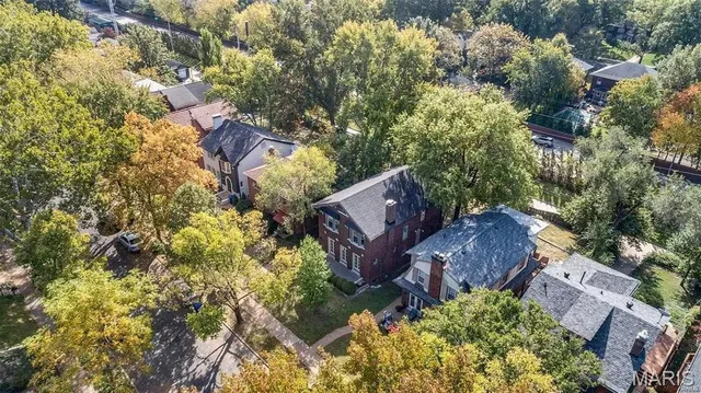 $750,000 | 7118 Pershing Avenue, University City, MO 63130