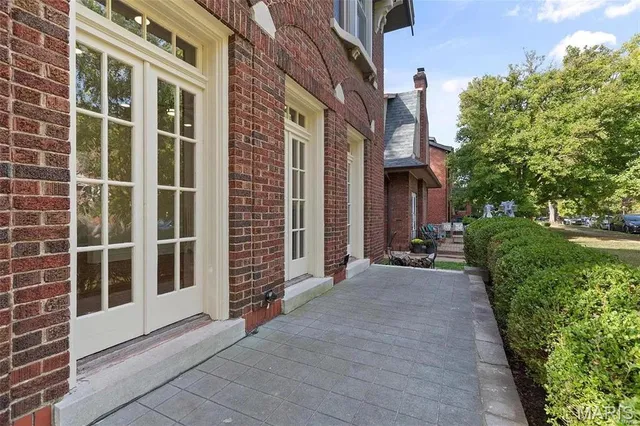 $750,000 | 7118 Pershing Avenue, University City, MO 63130