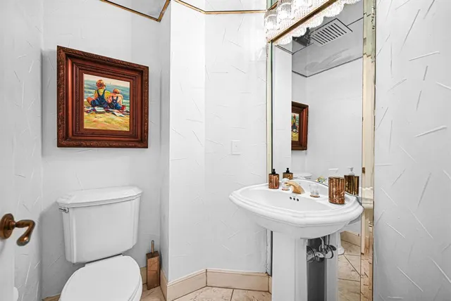 $10,000 | 301 North Birch Road, Unit 6S, Fort Lauderdale, FL 33304