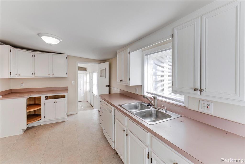 819 Francis Street Rochester Hills, MI 48307 - Photo 11 of 25