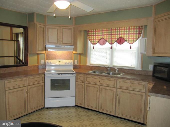 50 Torque Way Middle River, MD 21220 - Photo 3 of 11 Kitchen